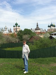 Да, удалось побывать и в ростовском кремле, где проходили съемки "Ивана Васильевича" Впечатлило. Кстати, там, на территории кремля, местные, частенько, отмечают свадьбы, разбив шатер )))