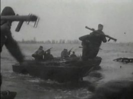 Красноармейцы с американскими Базуками форсируют Одер. 1945 г.