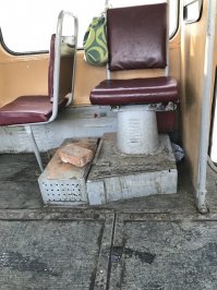 Тут все норм, этот радиатор нагревается сильно и плавит подошву резиновую, такой вопрос даже в "Что, Где, Когда" присылали.