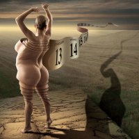 Автор поста сам придумывал подписи к изображениям?

"15. Собственное представление красоты 	
Не стоит гнаться за навязанными идеалами красоты. Нужно принять и полюбить себя."

На ленте название дней недели по-польски... (совпадение, на сегодня 13 февраля - понедельник). Может идея в том, что каждый новый день красоты не добавляет?