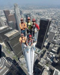 А фотограф то еще выше.