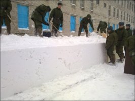 Это было в Прошлом 20-м Веке !!!
А сейчас в Армии развлекаются так :