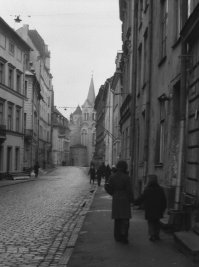 люблю Ригу. и старую, и новую. латыши разные, но придурков много. на фото я. 1974 год, первый раз в Риге