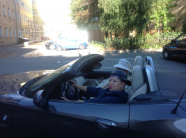 Моя бабуля молодость вспомнила ))