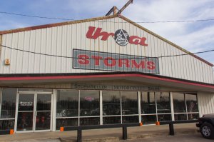 У них там это "официальный стиль" у магазинов?  ^)