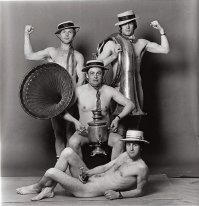 Почему про самовар и геликон забыли?

Леонид Ярмольник и Александр Абдулов. 1978 год