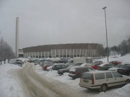 А так в Хельсинки. Кстати там практикуют такой способ - после снегопада свозят снег на свободные участки, в том числе и на центральную площадь, а потом постепенно вывозят.
