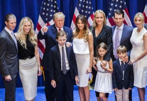 Нормальный пацан, видимо, в будущем наследник всей империи Трампа.  Впрочем, все дети Трампа успешны, а дочки еще и красавицы.