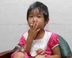 После того как Ян Вень выжила в страшной катастрофе и провела в коме 5 дней она начала курить сигареты и пить алкоголь. Родители девочки говорят, что ее личность изменилась, она начала себя вести как взрослая. Ее мать была поражена , когда она поймала  дочь курящей в  ванной комнате. Вэнь может курить до двух пачек в день  и  потреблять чудовищные дозы алкоголя 
. Когда родители пытались ограничить её в курении и выпивке , она стала покупать бухло у местных розничных торговцев в кредит.