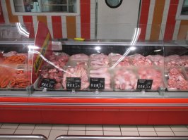 Цена в тугриках, убираем ноль получается в евро. Дешево там только рыба, мясо,овощи и фрукты местного производства, там где нет туристов. А на остальное страна не адекватных цен и мизерных зарплат. Туристам то же не дешево там.