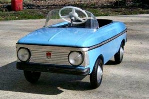 По сравнением с мотоциклом беговелом , у нас легковушки ногопеды были :)