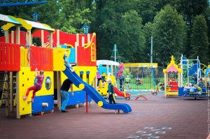 Каменная плитка? Я не ошибаюсь? Если нет, то это "Жесть" в прямом смысле.