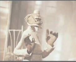 Кстати, Айболиту можно инкриминировать незаконные оборот оружия и пересечение границы.