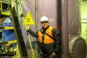 Хорошо пристроился.