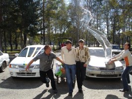 Такой кадр вышел на свадьбе друга в 2006
"коней поили"