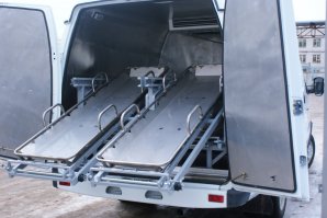 А как же бригада труповозки!? Рабочее обстановка: трупы "разной модификации и конфигурации"- от больного старика в квартире до костей в лесу, их различные части (после ДТП), адская вонь , морг и так по кругу: собрать, загрузить, приехать, выгрузить, поехать за следующими. Фильмы ужасов наяву...