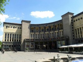 Сейчас это место выглядит так. Ереван, кинотеатр "Москва"