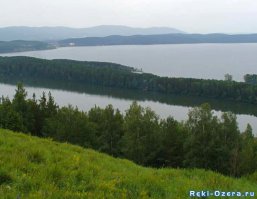 озеро Инышко (Челябинская обл.) с двойным дном. По легенде на втором дне спрятано золото Пугачева. По детским страшилкам на втором дне трупы водолазов, искавших это золото :)