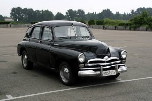 Самое смешное, что местный автопром всё-таки имеется. И даже довольно разнообразный - выпускает копии машин из других стран. Например, предприятие Sungri motor plant до сих пор выпускает автомобиль Achimkoy - копию нашей ГАЗ-20 "Победа". К сожалению, купить автомобиль из КНДР практически невозможно.
