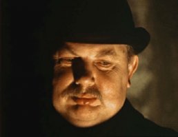 Иногда в одном фильме снимался сам и озвучивал других актёров.
«Приключения Шерлока Холмса и доктора Ватсона: Двадцатый век начинается».