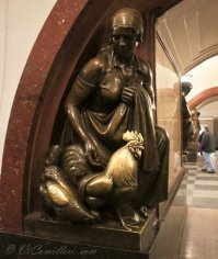 Насчет натерания гранаты не знаю.. 
Насчет петуха тоже..
Девчонка с натертой балеткой...
Но вот собака да! Перед защитой диплома нос ей потер и сдал благополучно.
Вообще вера человека во что либо творит чудеса, это бесспорно!