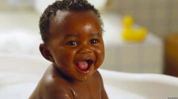 Женщина и ее парализованный жених оригинально объявили о неожиданном пополнении их семьи