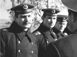 Михалков так выглядит, как будто только в этом году в армию пошёл. :)