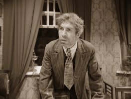 12 самых известных кинематографических «приемышей» (13 фото)