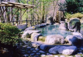 Мила 
Добавлю - Японци умудряются иногда  и  без денег...
 Дык  в обучения Япов  исторически входя  уроки  красоты.  Щас в школьную прорамму  входят, раньше  иначе учили.
 Быдло  не  способное  собрать  эстетически привлекательный  букет, расставить блюда, выбрать цвет одежды или покраски  считаються  там убогими  и даже  в шестёрки  местных  банюков  таких  не пустят ибо  хуже  дурачков.
 У  нас так  не принято и  небыло принято  никогда. собственно как  и в европе  по большому счёту. Это чисто азиатское.