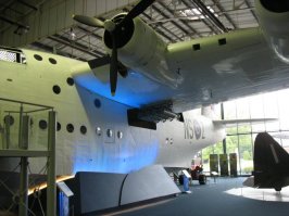 В смысле успехов и побед самая крутая лодка - Сандерленд S.25 английская. Она сумела сбить Кондора! (FW200).
Фотки - из RAF museum. Виден люк, через который, пробравшись  внутри крыла - можно было двигатель поремонтировать. И прикольные бомбосбрасыватели, выдвигаемые из корпуса.