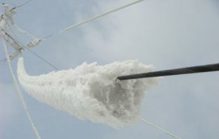 Очень интересное мнение. Кстати, Вы не в курсе, как от наледи на проводах избавляются? ;)