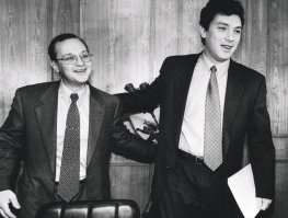 Публичная инвестиция с целью поднятия своего рейтинга и дальнейшего получения прибыли. Вот что это было и как это правильно следует называть. Он и его "команда" столько в своё время натворили, что я сегодня не в состоянии поверить в бескорыстность, честность и человеколюбие этого человека.