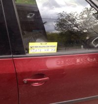 надо таких бумажек наделать и носить с собой, подкладывая таким парковщикам, все остальное сделают те у кого пригорит))