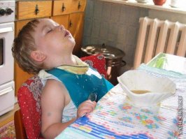 Самые странные места, в которых засыпают дети