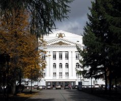 Пермский театр оперы и балета. Отреставрировали как-то по дурному. Был красивее (лет десять мимо проходил).