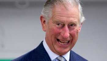 Хорошо что принцы на покойную маму похожи, а не на этого клоуна!