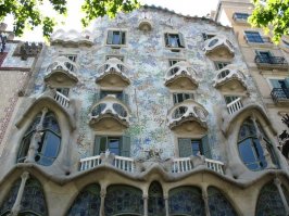 Невообразимо изящные балконы, которые не только смогли придумать, но и построить