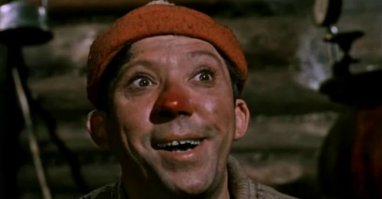 Потрясающая реакция инструктора по парашютному спорту помогла спасти малыша от травмы