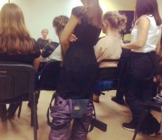 Когда на улице сорокет, а ты в ватных штанах зашла в помещение, и у тебя жопа париться