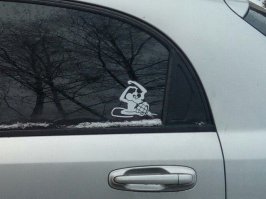 У неё правильная картинка на боковом стекле