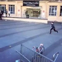 Я один ожидал, что его в конце трюка собьет машина?