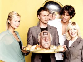 Вот ещё товарищ, который хоть и не взобрался на актёрский Олимп, но в ужастиках поснимался, сейчас промышляет охотой.)))