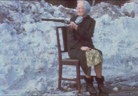 Когда не хочешь ходить в дачный туалет а бабуля застукала за гнилым делом