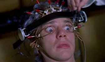 Наконец-то в Китае издали "Заводной апельсин"!!!!
глаза, интересно, нарушителям расширяют?