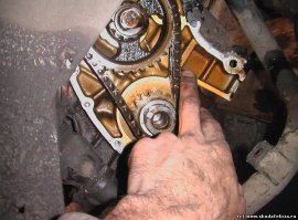 Шкода фелиция 1,3. Ни ремней тебе, ни натяжителей. Однако здравствуйте! Узел до замены отработал тыс 200. Поменял, когда греметь надоел. Цепь была вытянута в пределах нормы. Да-толкатели, да-штанги. Но если речь идёт о надёжности - куда уж надёжнее то?