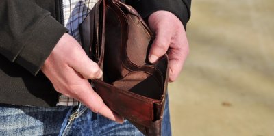 До 2010 года был нормальным кошельком. После пришёл в запустение.
Держитесь все! Хорошего вам настроения!