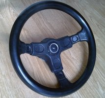 И правильно распределять усилия, а то у меня такой вот руль стоял так я ему кнопку с дудкой сломал )))))