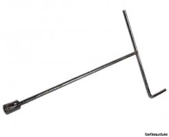 Только тётя в желтянке сидит не на ломе, а на чём-то типа торцевого путевого ключа.