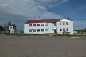 "Золотое сердце России", гп Северо-Енисейский, Красноярский край, районный центр, до Красноярска только автодорога без мостовой переправы через р. Енисей 670 км, в ледостав и ледоход на Енисее дорожного сообщения нет. Качество дороги от Северо-Енисейского до Енисея можно в ютюбе глянуть.