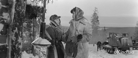 ТДТ-40М на заднем плане